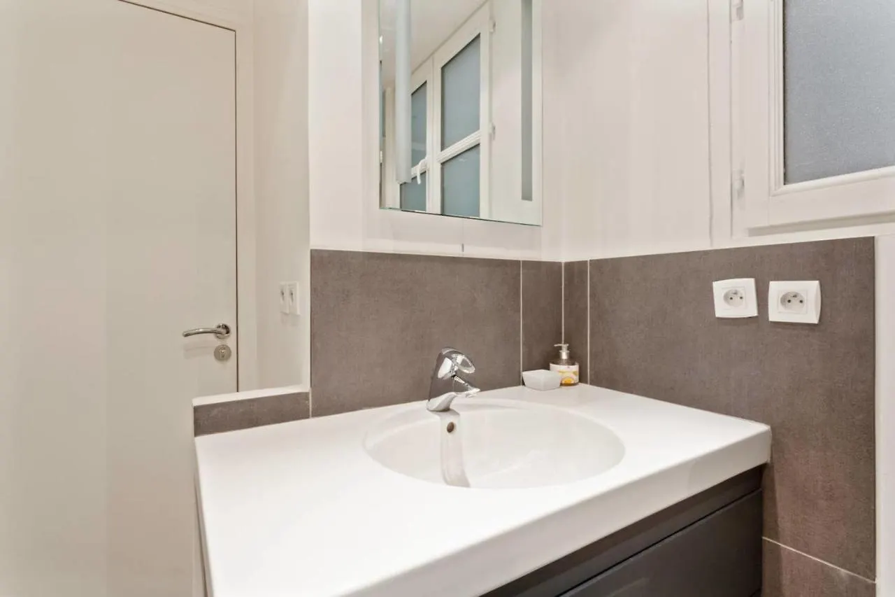 Guestready - Superbe Appartement Au Coeur De Paris - Republique 0*,  Francja